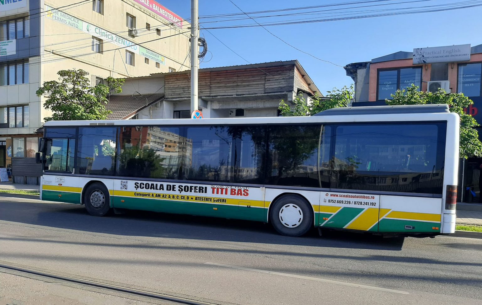 Parc Auto & Tarife - Scoala De Soferi Iasi TiTi Bas Auto